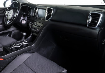 Подержанный автомобиль Kia Sportage 2017 года (10 фото)