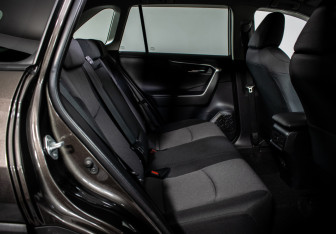 Подержанный автомобиль Toyota RAV4 2020 года (9 фото)