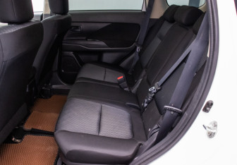 Подержанный автомобиль Mitsubishi Outlander 2012 года (11 фото)