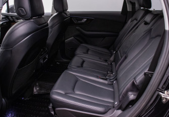 Подержанный автомобиль Audi Q7 2015 года (9 фото)