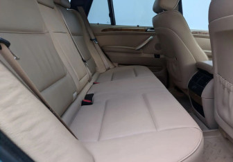 Подержанный автомобиль BMW X5 2002 года (13 фото)