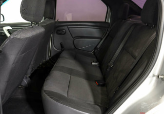 Подержанный автомобиль Renault Logan Sedan 2013 года (10 фото)