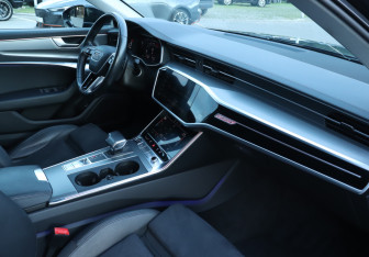 Подержанный автомобиль Audi A6 Sedan 2021 года (9 фото)