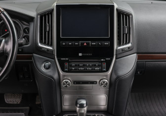 Подержанный автомобиль Toyota Land Cruiser Suv 2018 года (14 фото)