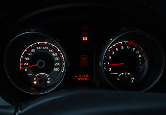 Подержанный автомобиль Mitsubishi Pajero 2015 года (15 фото)