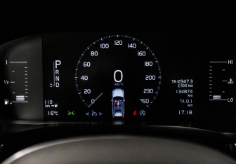 Подержанный автомобиль Volvo XC60 2018 года (10 фото)