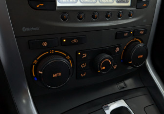 Подержанный автомобиль Opel Antara 2014 года (26 фото)