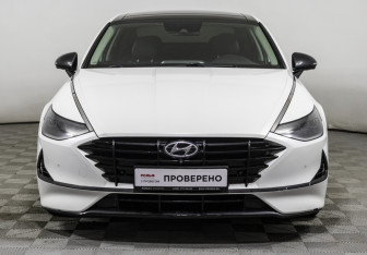 Подержанный автомобиль Hyundai Sonata 2019 года (2 фото)