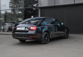 Подержанный автомобиль Skoda Octavia Liftback 2020 года (4 фото)