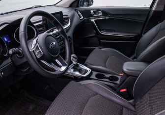 Подержанный автомобиль Kia Ceed Hatchback 2019 года (10 фото)