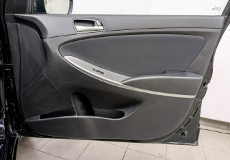 Подержанный автомобиль Hyundai Solaris Sedan 2015 года (23 фото)