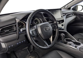 Подержанный автомобиль Toyota Camry Sedan 2022 года (15 фото)