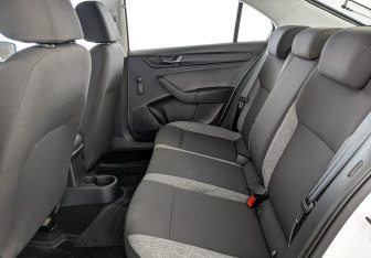 Подержанный автомобиль Skoda Rapid Liftback 2021 года (18 фото)