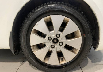 Подержанный автомобиль Kia Rio Sedan 2013 года (15 фото)