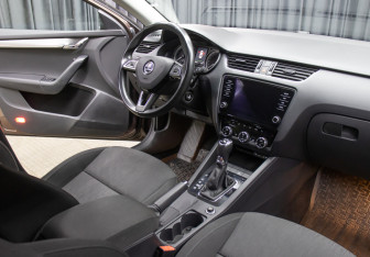 Подержанный автомобиль Skoda Octavia Liftback 2017 года (11 фото)