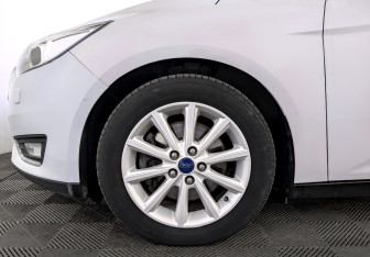 Подержанный автомобиль Ford Focus Sedan 2016 года (18 фото)