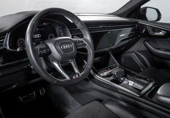 Подержанный автомобиль Audi Q8 2019 года (14 фото)