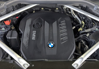 Подержанный автомобиль BMW X6 2021 года (9 фото)