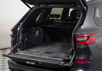 Подержанный автомобиль BMW X5 2019 года (37 фото)