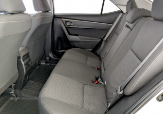 Подержанный автомобиль Toyota Corolla Sedan 2013 года (12 фото)
