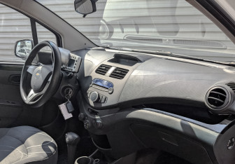 Подержанный автомобиль Chevrolet Spark 2012 года (11 фото)