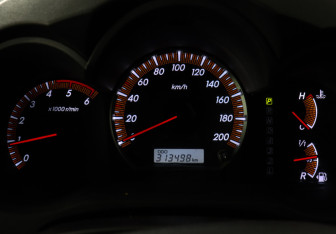 Подержанный автомобиль Toyota Hilux 2012 года (7 фото)