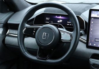 Подержанный автомобиль Zeekr 001 2023 года (19 фото)