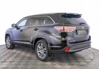 Подержанный автомобиль Toyota Highlander 2015 года (7 фото)