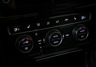 Подержанный автомобиль Volkswagen Golf Hatchback 2014 года (17 фото)