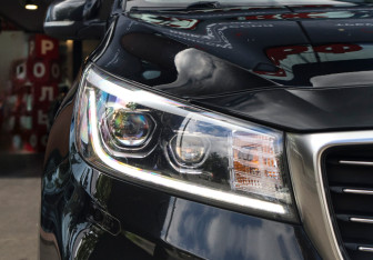 Подержанный автомобиль Kia Carnival 2020 года (20 фото)