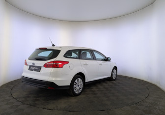 Подержанный автомобиль Ford Focus Wagon 2017 года (5 фото)