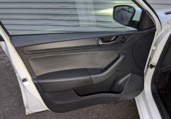 Подержанный автомобиль Skoda Rapid Liftback 2021 года (19 фото)