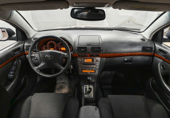 Подержанный автомобиль Toyota Avensis Sedan 2007 года (11 фото)