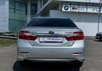 Подержанный автомобиль Toyota Camry Sedan 2012 года (6 фото)