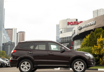 Подержанный автомобиль Hyundai Santa Fe 2011 года (3 фото)