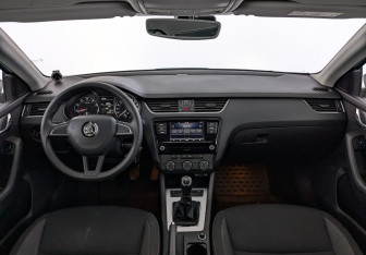 Подержанный автомобиль Skoda Octavia Liftback 2017 года (13 фото)