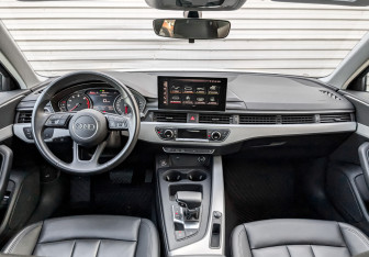 Подержанный автомобиль Audi A4 Sedan 2021 года (13 фото)