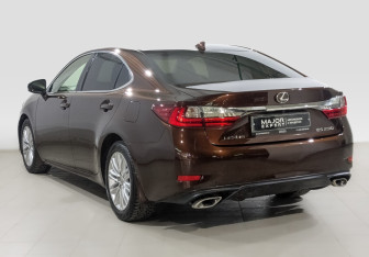 Подержанный автомобиль Lexus ES 2018 года (7 фото)