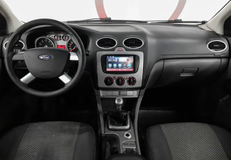 Подержанный автомобиль Ford Focus Sedan 2009 года (8 фото)