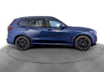 Подержанный автомобиль BMW X5 2021 года (4 фото)