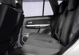 Подержанный автомобиль Suzuki Grand Vitara 2011 года (12 фото)