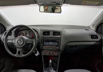 Подержанный автомобиль Volkswagen Polo Hatchback 2011 года (21 фото)