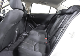 Подержанный автомобиль Mazda 3 Sedan 2018 года (16 фото)