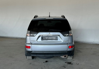 Подержанный автомобиль Mitsubishi Outlander 2012 года (5 фото)