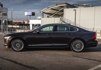 Подержанный автомобиль Volvo S90 2019 года (8 фото)