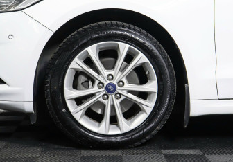 Подержанный автомобиль Ford Mondeo Sedan 2018 года (9 фото)