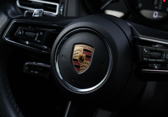 Подержанный автомобиль Porsche Macan 2022 года (22 фото)