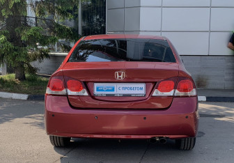 Подержанный автомобиль Honda Civic Sedan 2009 года (6 фото)