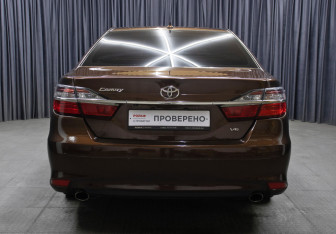 Подержанный автомобиль Toyota Camry Sedan 2017 года (6 фото)