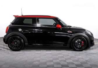 Подержанный автомобиль MINI Hatch 2016 года (4 фото)